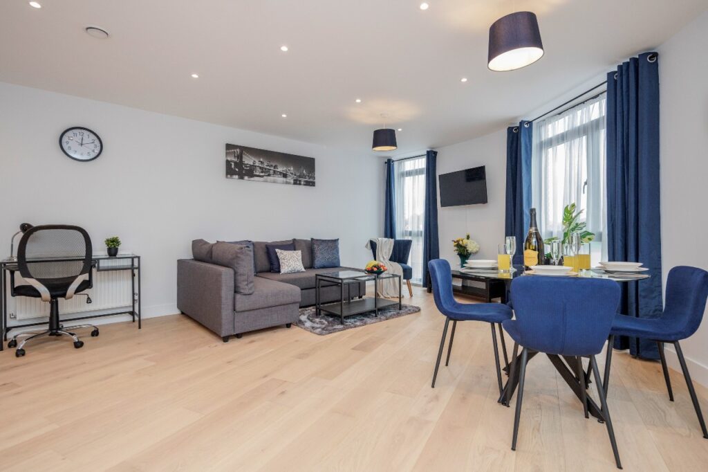 Watford Cassio Deluxe apartment living area